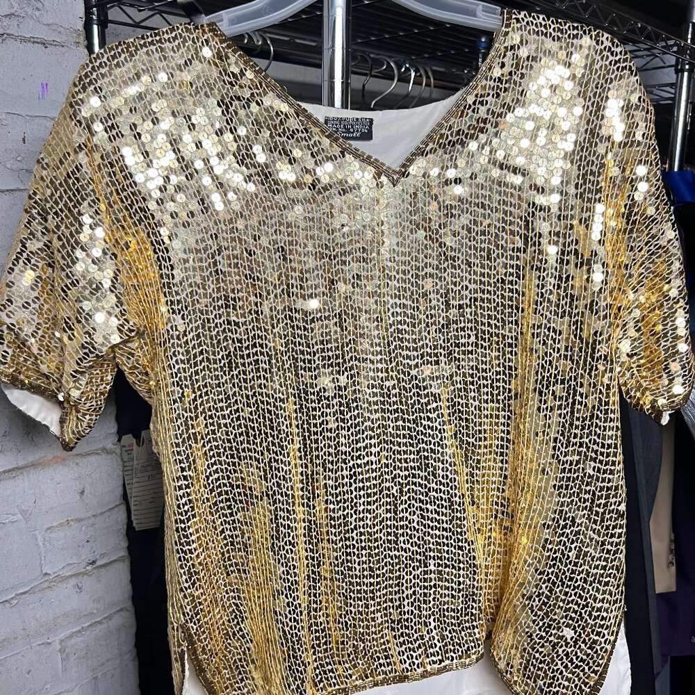 WOMEN’S SHORT SLEEVE SEQUIN TOP GOLD SIZE SMALL